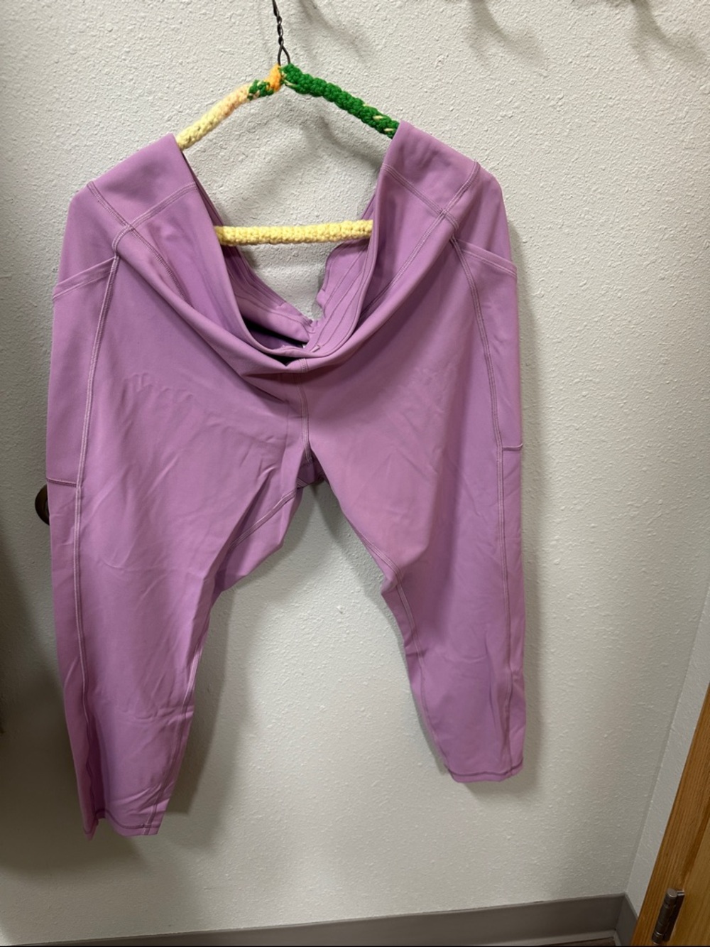 lululemon athletica Lavender Cropped Leggings